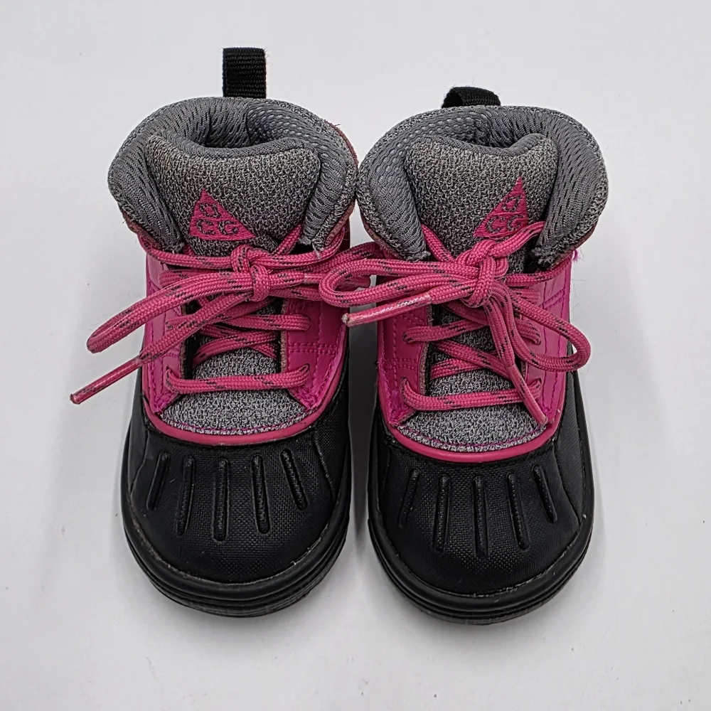 Nike ACG girls' Woodside boots size 5